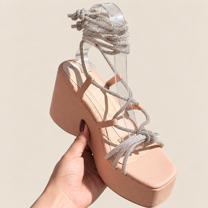 Plataformas Cristina color nude con amarres brillantes