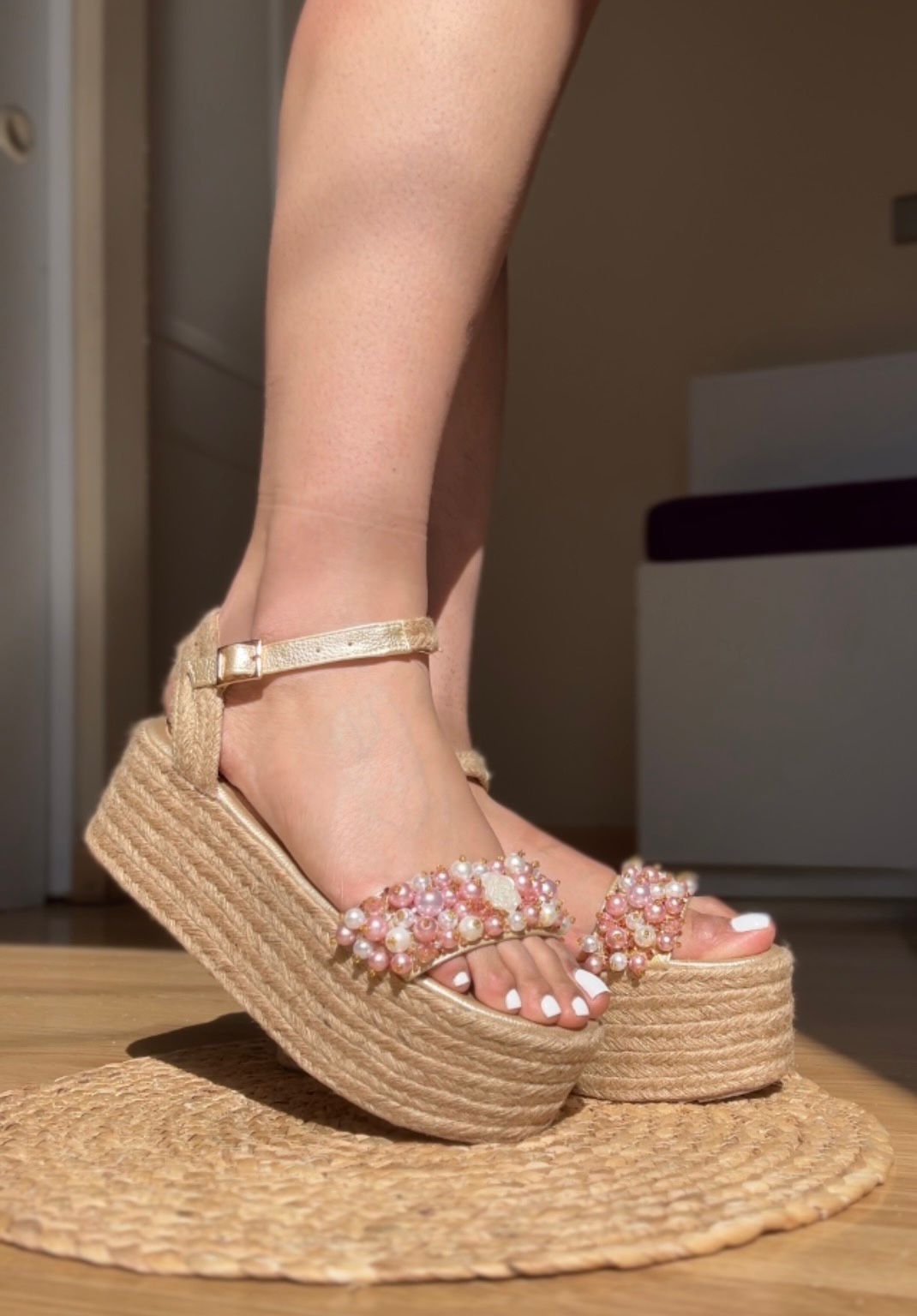 Sandalias de Yute con Perlas Rosadas – Plataforma Artesanal Hecha a Mano | Eleglam